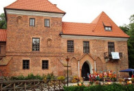 Zdjęcie przedstawia zamek w Oporowie