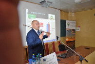 doktor Marcin Gołębiewski reprezentujący Szkołę Główną Gospodarstwa Wiejskiego podczas wykładów