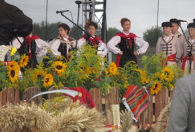Zdjęcie przedstawia występ zespołu góralskiego Folk
